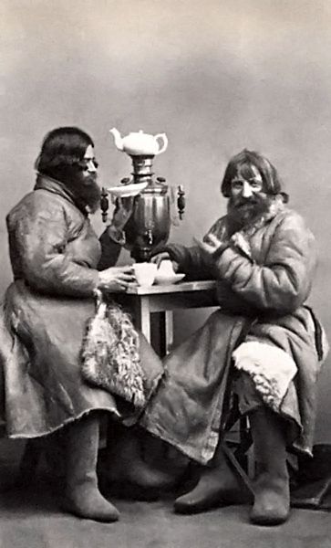 CossackBeardOil's tweet photo. Hot sweet tea and cake on a cold winters day - splendid idea Uri! #cake #BEARDS #teambeardUK https://t.co/Tf58Hj6N36