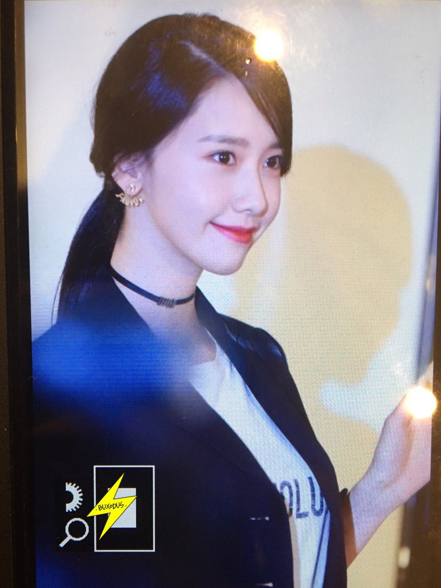 [PIC][28-02-2017] YoonA khởi hành đi Hồng Kông để tham dự sự kiện “DIOR 17S/S Landmark Pop Up Store” vào sáng nay C5v7L9IU4AMnp6U