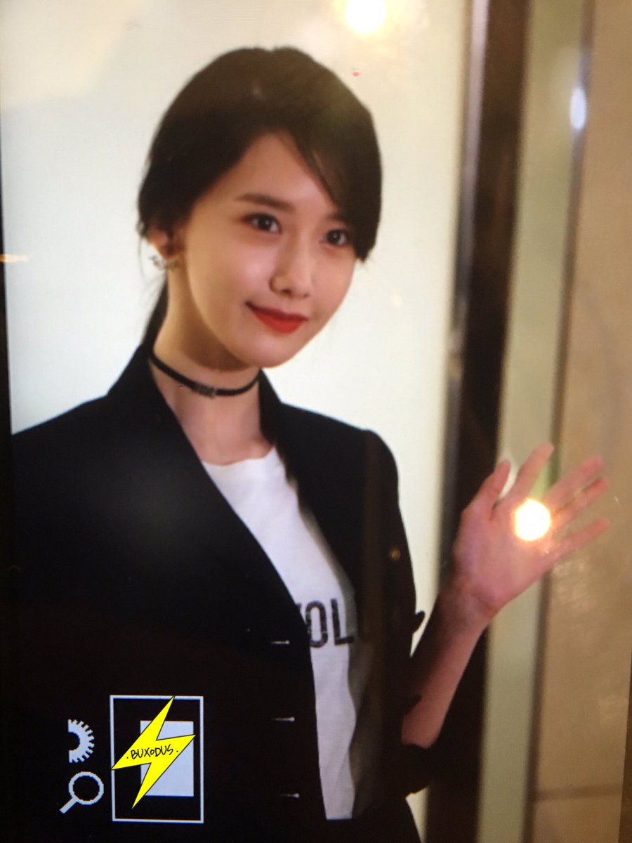 [PIC][28-02-2017] YoonA khởi hành đi Hồng Kông để tham dự sự kiện “DIOR 17S/S Landmark Pop Up Store” vào sáng nay C5v7L9IUsAA2m7F