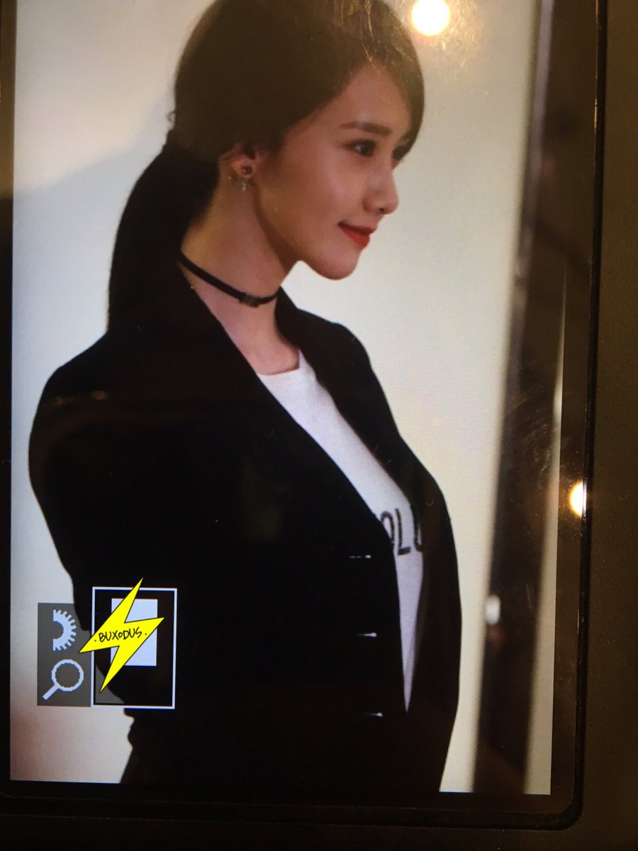 [PIC][28-02-2017] YoonA khởi hành đi Hồng Kông để tham dự sự kiện “DIOR 17S/S Landmark Pop Up Store” vào sáng nay C5v7L9IVAAEczO_