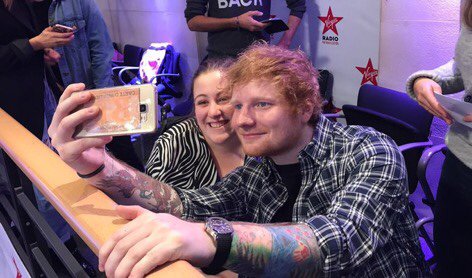 sheerios_py's tweet photo. Ed junto a fans en el programa de radio francés VirginRadio #SheeriosPy https://t.co/GSAJ5AHccn