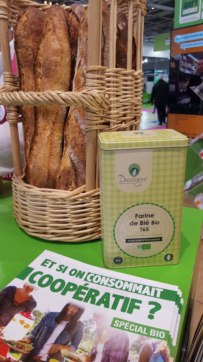 lacoopagricole's tweet photo. Les dégustations se succèdent sur le stand de @lacoopagricole: cidre #Ecusson (#Agrial), sushis #Delmas (@Maisadour) et pain @DecollogneBio https://t.co/zhj5g0lore