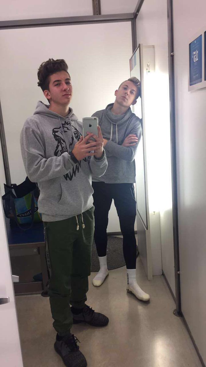 drewj2017's tweet photo. Happy 18th Birthday my dude. #runEZE https://t.co/nS5MAx7DtW