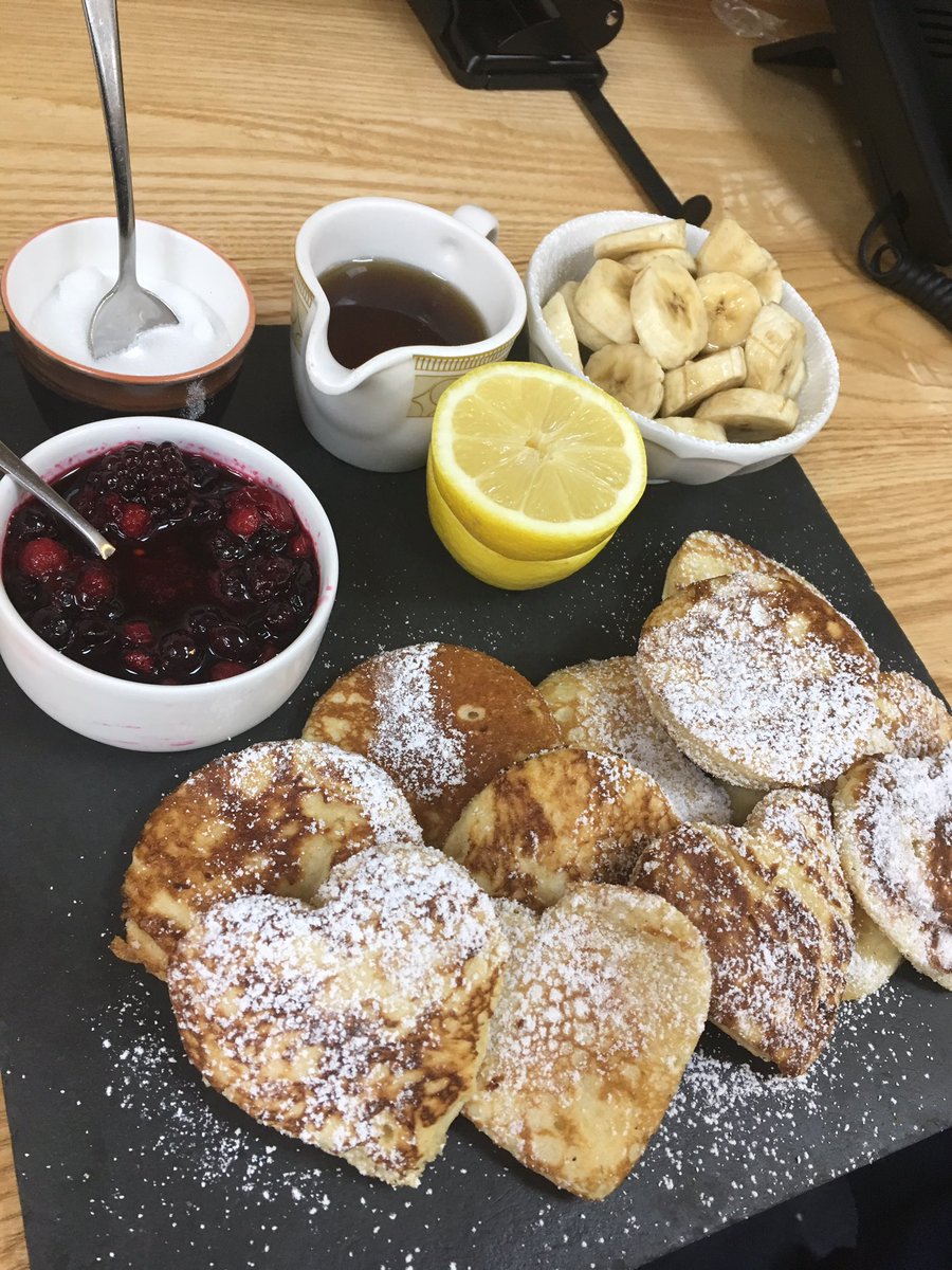 Pancake day here <a href="/MalloryCourt/">Mallory Court</a> <a href="/WelshMozza/">Moyra James</a> <a href="/BJB_bateman/">BJB</a> <a href="/EHC_Training/">Rachel Healey</a> 😊😁