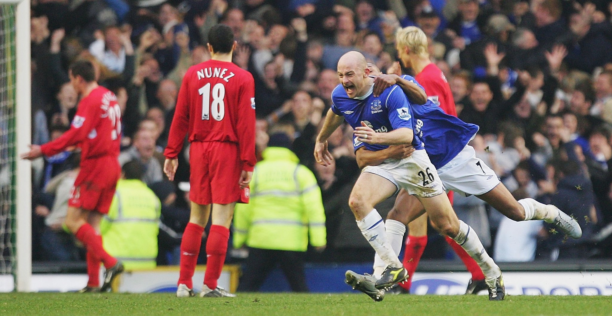 Happy 43rd birthday to Lee Carsley !

Près de 200 matchs avec Everton entre janvier 2002 et juin 2008 ! 