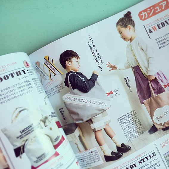 u_d_o_n_c_o's tweet photo. 本日発売の雑誌mamagirlに、「おしゃれな入園グッズ情報局」という特集で、&WEDNESDAYのレッスンバッグなどを掲載していだだきました!可愛いモデルさんに持ってもらって嬉しいです。 #ママガール #andwednesday https://t.co/4DecONznIY