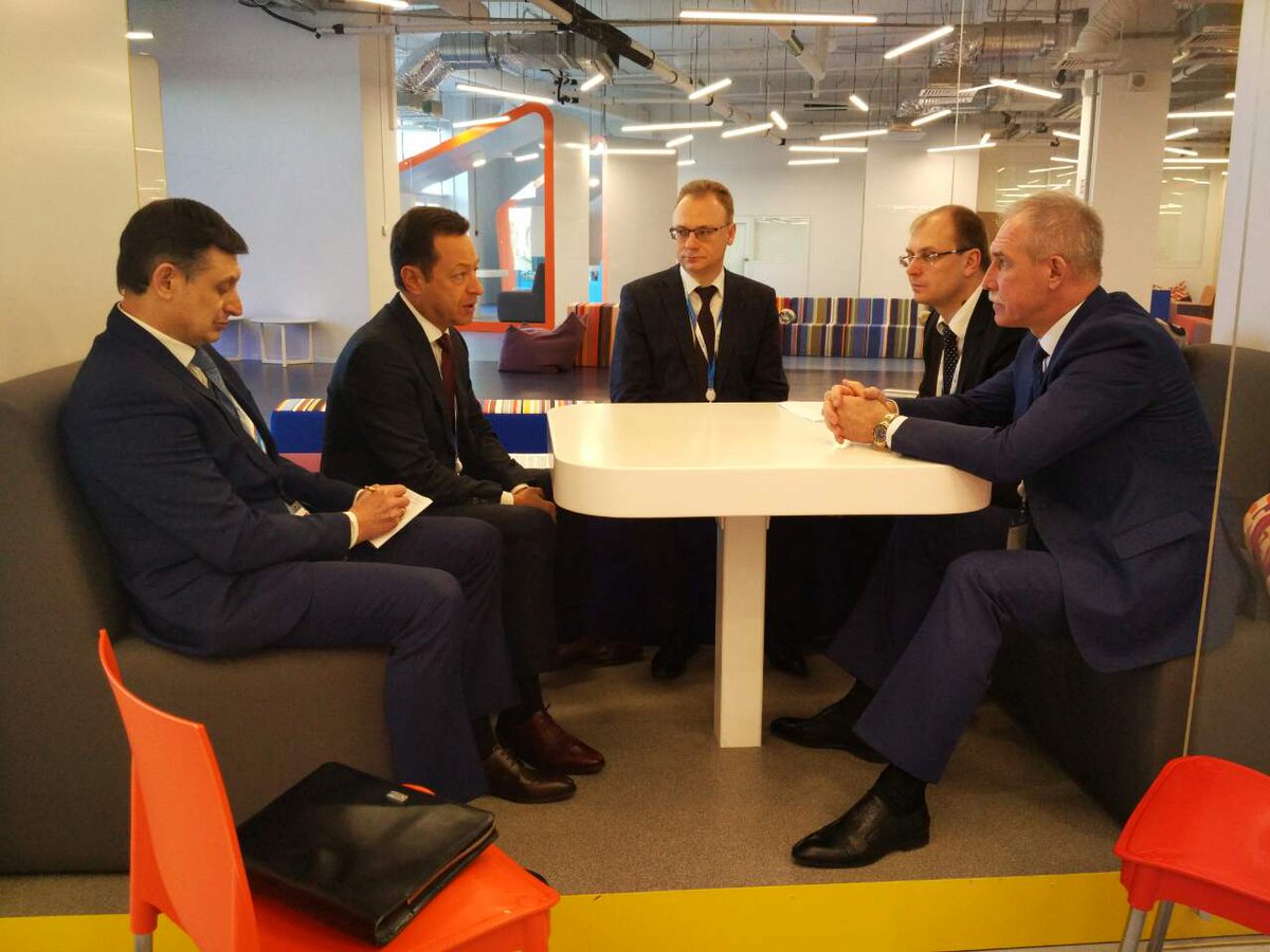 press_ulgov's tweet image. Морозов провёл деловую встречу с ген.директором компании "Фортум" Александром Чуваевым. Обсудили детали проекта запуска ветропарка в #reg73
