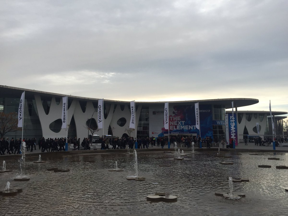 i2CAT's tweet photo. Good morning! #mwc17 looks like this. Stop by @i2CAT booth, CS50 no.4 #IoT #5G #Industry40 #Softwarenetworks #mobilewireless #VR https://t.co/dP05uopxWx