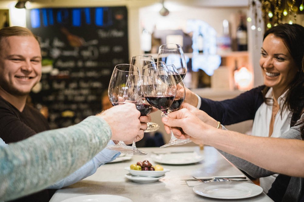 An evening of tapas and Spanish wine...the perfect end to a beautiful day in #Barcelona! devourbarcelonafoodtours.com/barcelona-wine… #mwc17 #MWCBarcelona2017