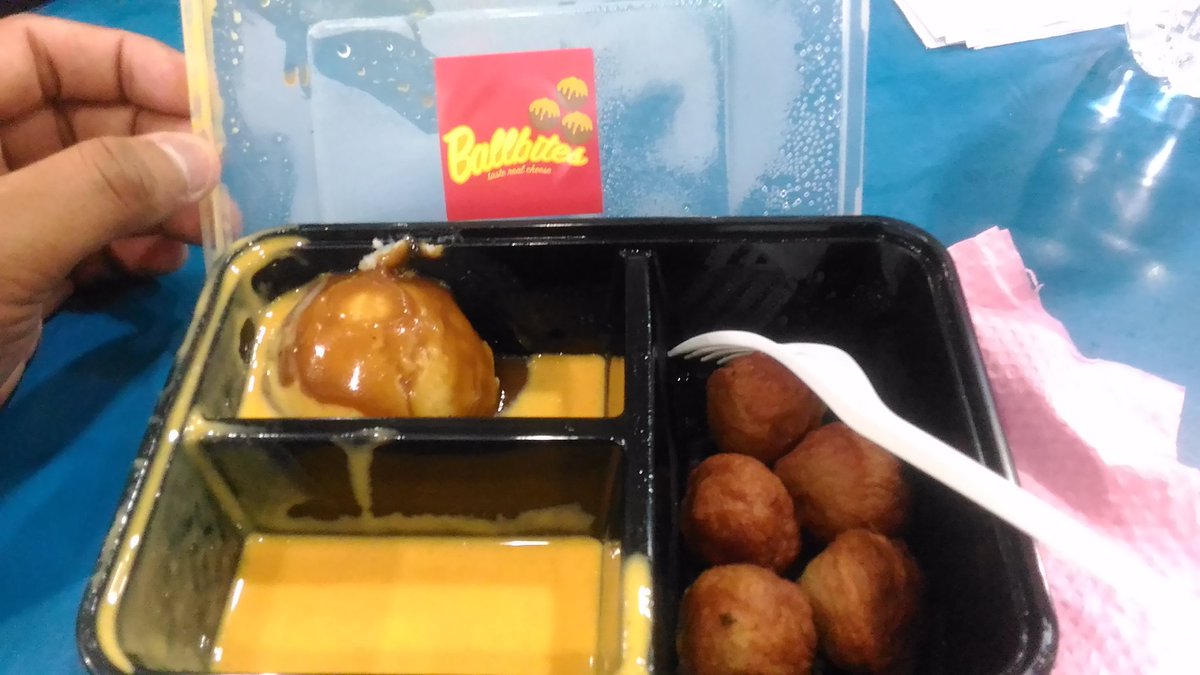 HafizuddinAli94's tweet photo. Orang Unisel kalau tak cuba #uniselBallbites memang rugi... sedap baq hang.. kami krew #tvUnisel dah merasainya..nyummm2.. 10β for you guys https://t.co/XZv24So8or