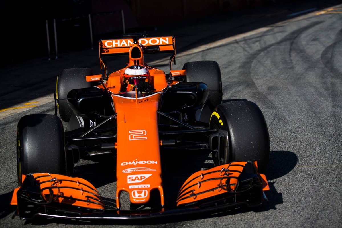 Encore des soucis pour la McLaren, avec une perte de puissance. Le groupe propulseur aurait été changé en pleine séance #F1 #BarcelonaTest