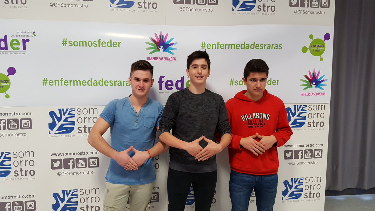 CFSomorrostro's tweet photo. Alumn@s y profes apoyando a @FEDER_ONG en el día mundial de las #enfermedadesraras #somosfeder #CFSomorrostro https://t.co/48qFEtfeRe