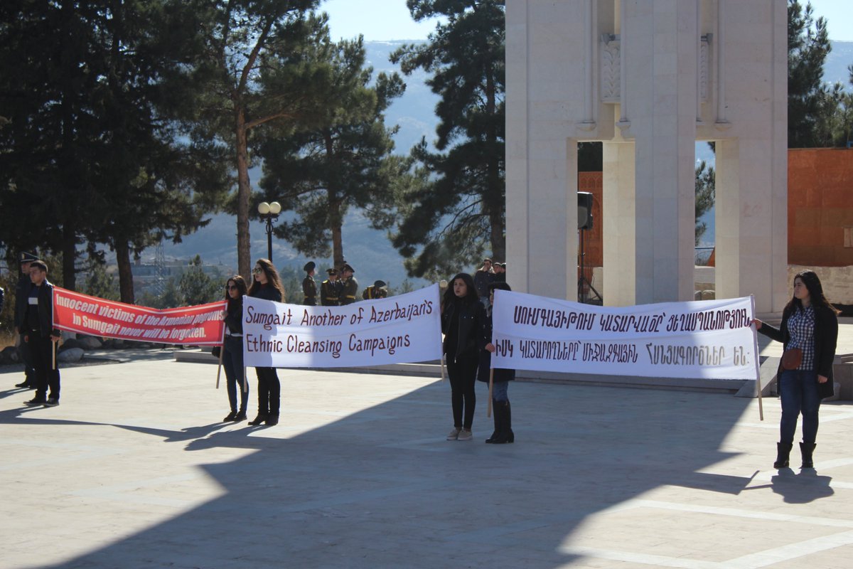 ArSU_Tweets's tweet photo. #ArSU Academic staff visited #Stepanakert #MemorialComplex and laid flowers to the #Monument of the innocent victims of #SumgaitMassacres. https://t.co/jdQa1ciA0Z