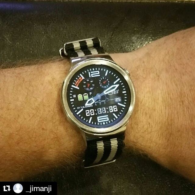 watchstrapsau's tweet photo. Our black and silver #natostrap on a #huawei #smartwatch
Photo from @_jimanji https://t.co/6ViV8H6tbF
