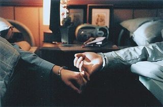 Anlamsız, gereksiz bulduğunuz şeylere,
Bir dokunusla, bir sözle ayrı bir anlam ve güzellik kazandıran insanları kaybetmeyin.