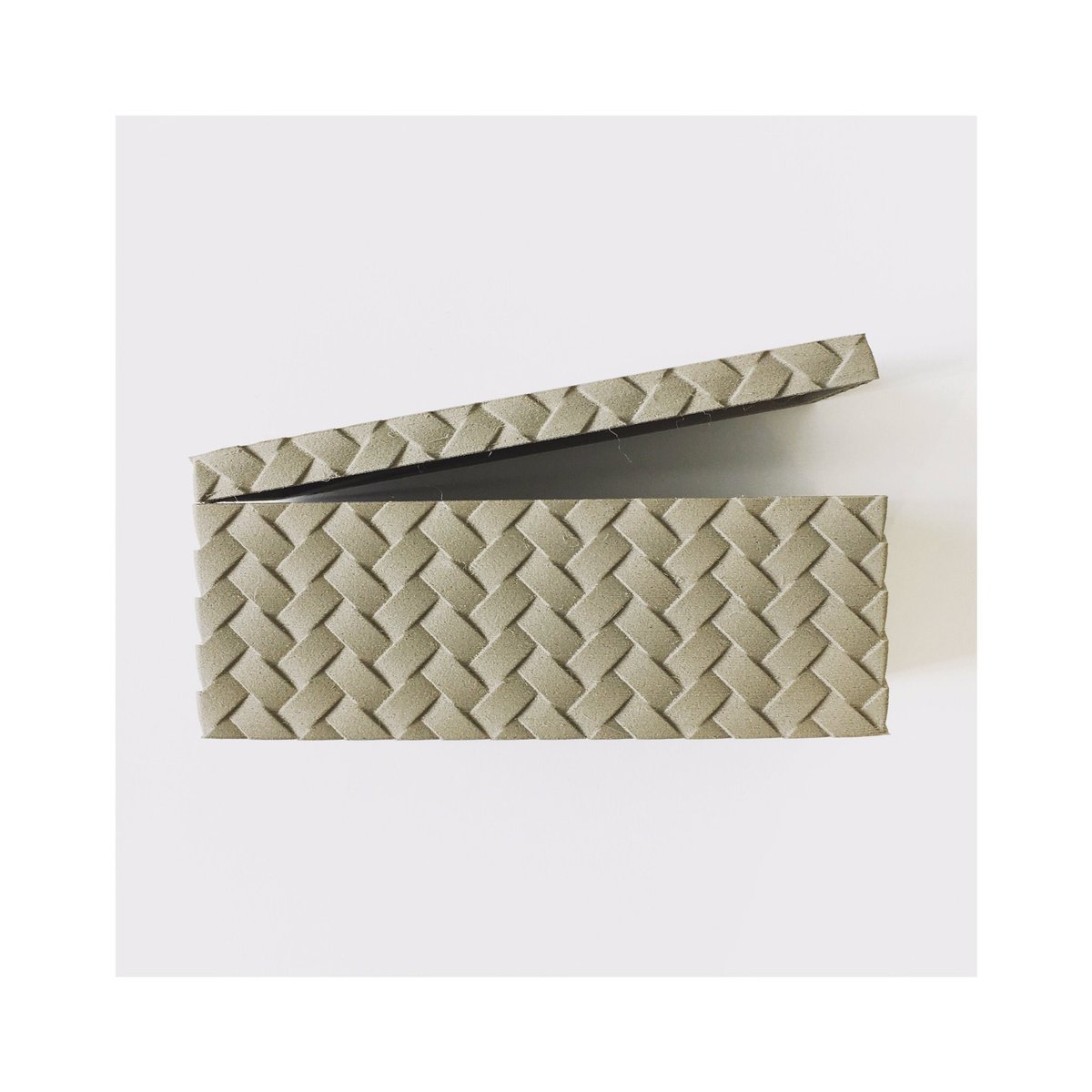 commedesmachine's tweet photo. Braids and boxes.
#Digital #Crafts #personalized #sustainable #wooden #3dprinted #packaging #technology #HandDigitalMade #JumpToTheFuture https://t.co/L1HTjnMtU4