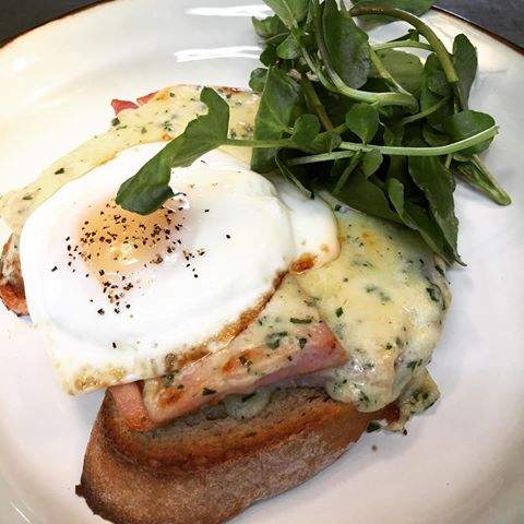 Chef_ChanLiem's tweet photo. Bruschetta w| mozarella beef, rosemary, egg, arugula @DP_BISTRO #executive_access #dailymenus #foodporn #tweetfoods https://t.co/GByVlzJ9YS