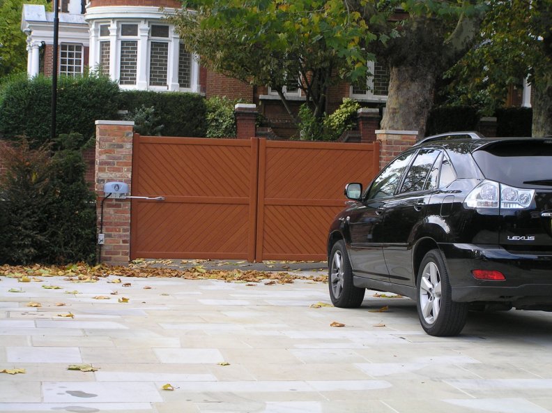 Gate_Kraft's tweet photo. Our #automated #gates have #safety additions built into the #design. https://t.co/gGr6kzHOf2 #PhotocellSensor #Encoders #SensorNets https://t.co/mzPHgHc88O