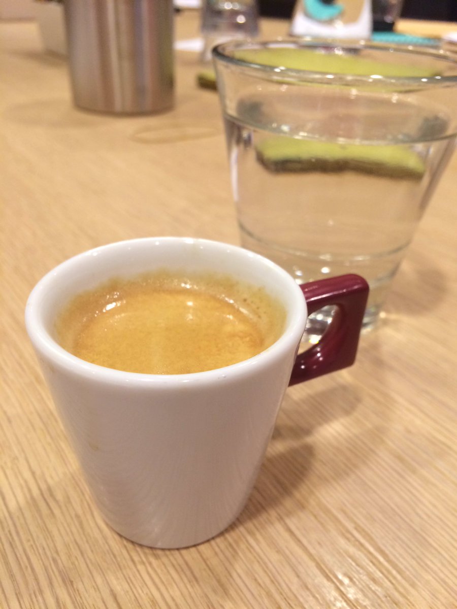 timderudder's tweet photo. Geen stroopwafel. #collegevergadering #beverwijk #koffie https://t.co/n4UykU0l16