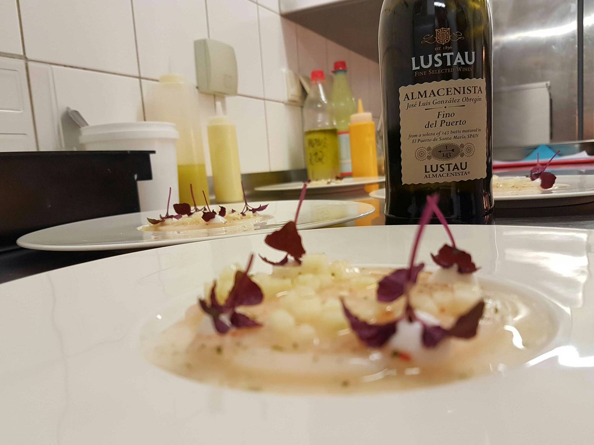 SherryBlogde's tweet photo. Zeit für Jakobsmuschel mit Kokos, grünem Apfel und Kaffir-Limette.
#SherryLover #Lustau #FinoDelPuerto #LeCorange #Mannheim #Sherry #ImGlas https://t.co/p4lfJru3pf