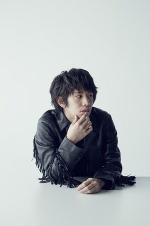 voguejp's tweet photo. ONE OK ROCKのインタビューをプレイバック！ メンバーイチ押しの映画やマンガは？ https://t.co/d9N7HIy98x #ONEOKROCK https://t.co/pYSqzAW1KS