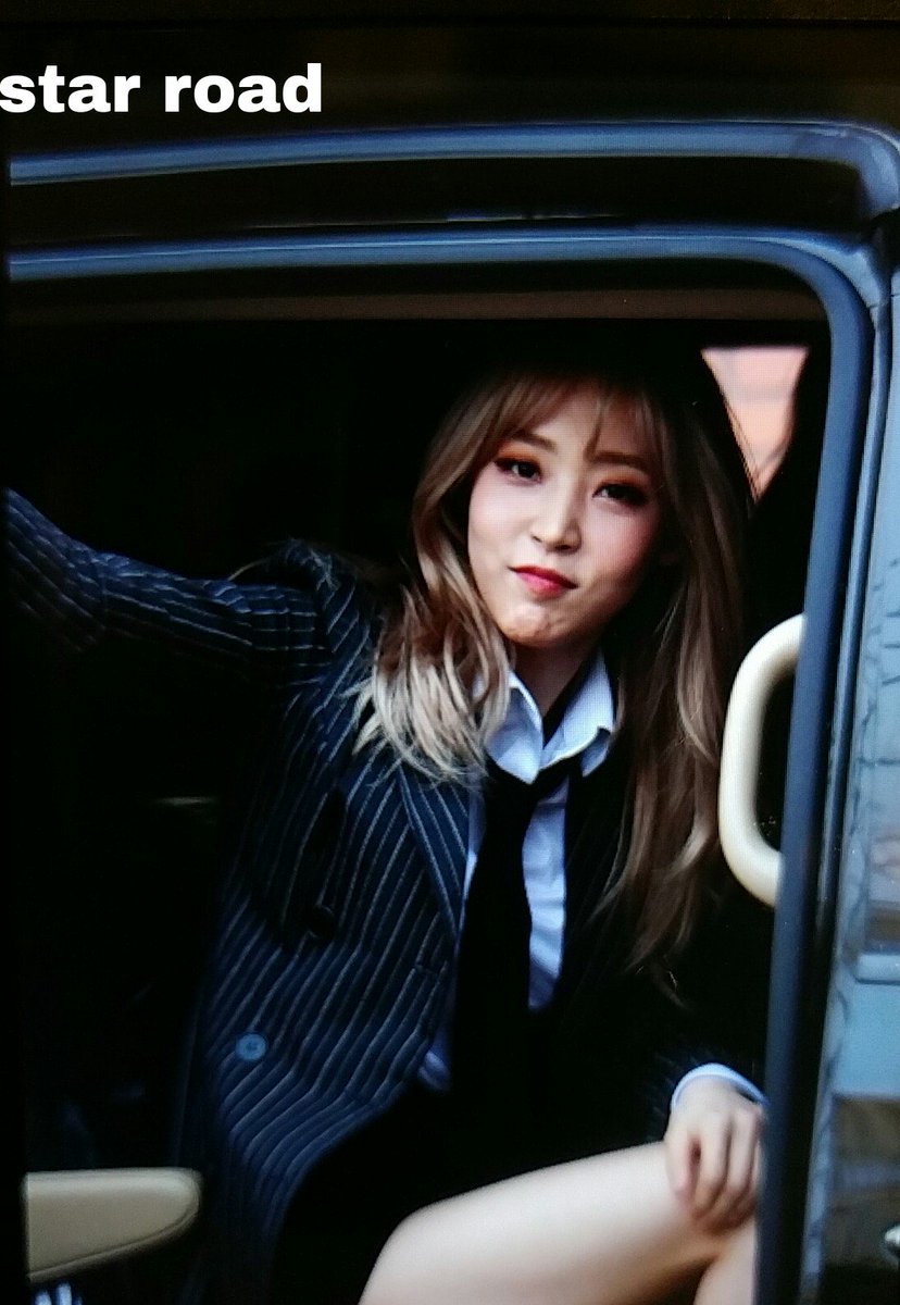 star_road1222's tweet photo. 170228 서울예술전문학교 OT 퇴근길
#마마무 #문별 #MAMAMOO #MOONBYUL https://t.co/fiepfEXmd8