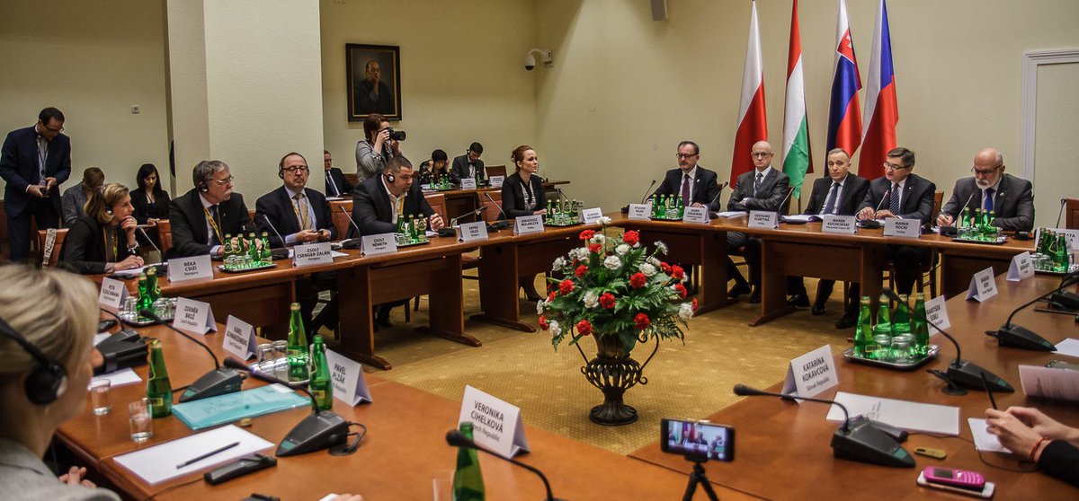 G_Schetyna's tweet photo. Spotkanie komisji spraw zagranicznych parlamentów państw #V4 o bezpieczeństwie i bieżącej sytuacji międzynarodowej. https://t.co/KWluERoPtV