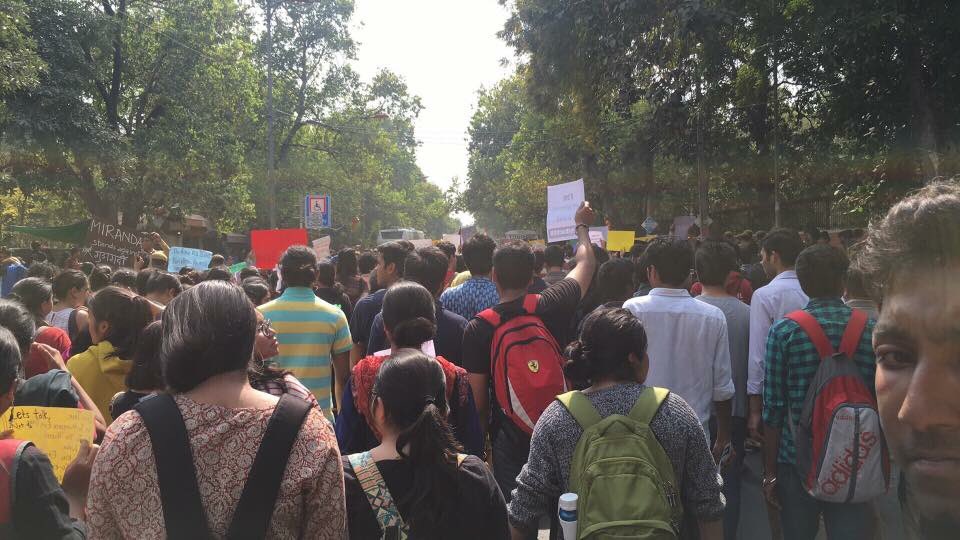 mehartweets's tweet photo. 2000 people in SOLIDARITY! 
All my friends. Our lovely faculty! ❤️ how I wish I was there *GRINNING* https://t.co/7dgDM05Ngp