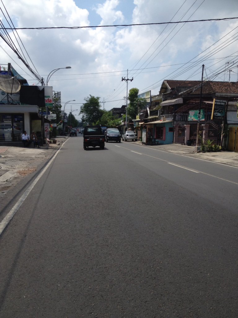 09.48 jl mayjend panjaitan terpantau lengang-klaramkom1 <a href="/Edunewsfm/">EDUNEWS FM RADIO</a> <a href="/official_itv/">Indonesiatv</a> #trafficmalang