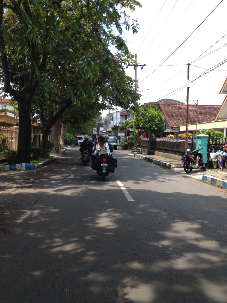 10.18 jl jombang terpantau lengang-klaramkom1 <a href="/Edunewsfm/">EDUNEWS FM RADIO</a> <a href="/official_itv/">Indonesiatv</a> #trafficmalang