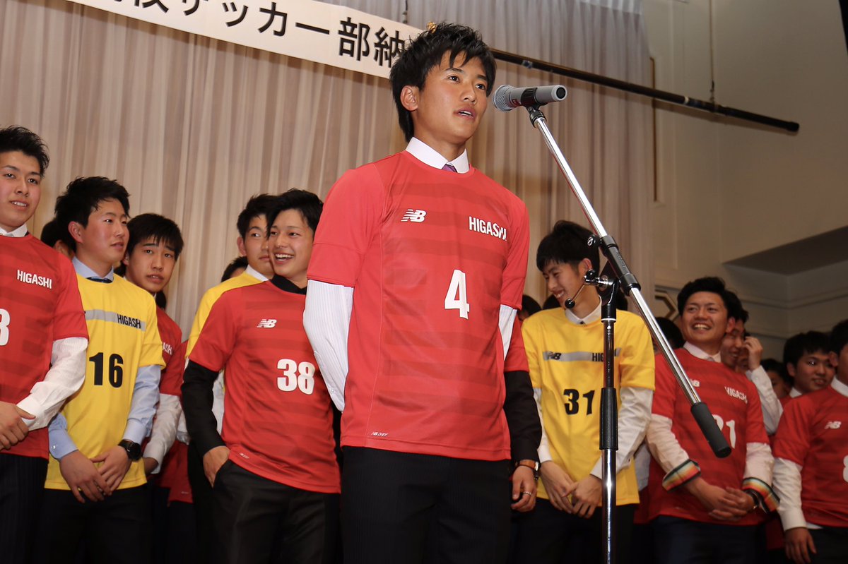 赤い彗星 東福岡高校サッカー A Twitter 写真館 平成28年度東福岡高等学校サッカー部納会の模様 キャプテン引継式の様子 第61期サッカー 部主将に福田湧矢選手 小倉南fcジュニアユース出身 が正式に就任しました 第60期サッカー部主将の児玉慎太郎選手から