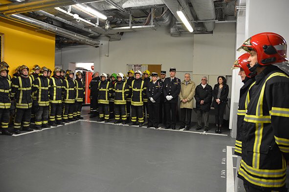 SDMIS69's tweet image. Hommage adjudant Stéphane ABBES décédé en service commandé - explosion cours Lafayette Lyon le 28-02-2008-caserne de Lyon-Corneille #pompier