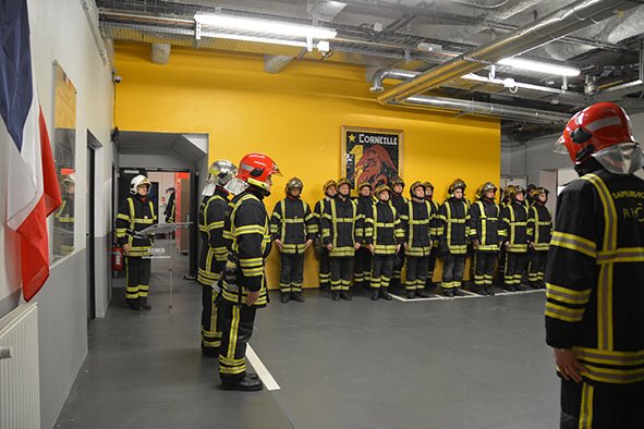 SDMIS69's tweet image. Hommage adjudant Stéphane ABBES décédé en service commandé - explosion cours Lafayette Lyon le 28-02-2008-caserne de Lyon-Corneille #pompier