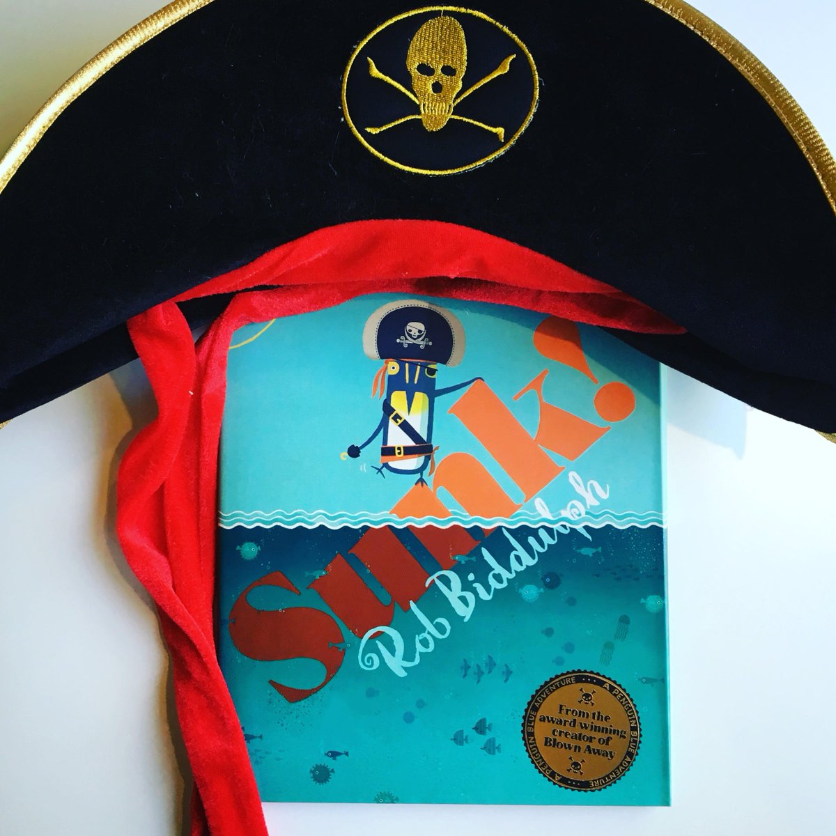 ✨WORLD BOOK DAY #GIVEAWAY✨#Win a signed copy of Sunk! (not out til 9 March) + a pirate hat. RT &amp; FOLLOW by 9pm Fri to be in with a chance 🐧☠