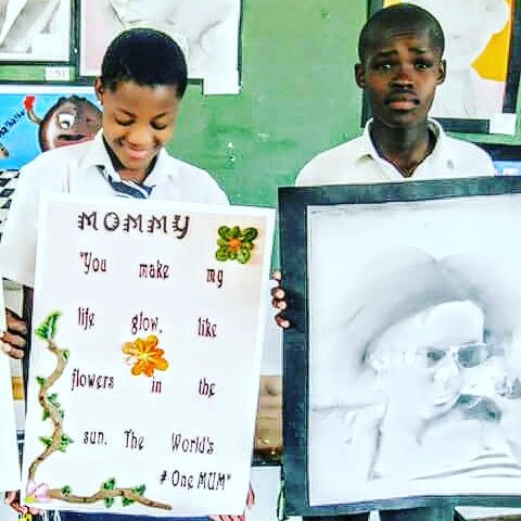 NICmusic95's tweet photo. Happy Belated Birthday Friend @QueenGee9x Hope You Did Enjoyed. 😜😍
#MuchLav 💝
🎈🎀🎉🎊🎀🎈 https://t.co/wUVzAWCq8Q