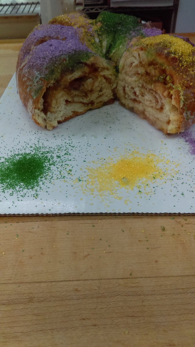 pastry_plus's tweet photo. Celebrate Mardi Gras with a delicious King cake! https://t.co/xV30e72Wd3