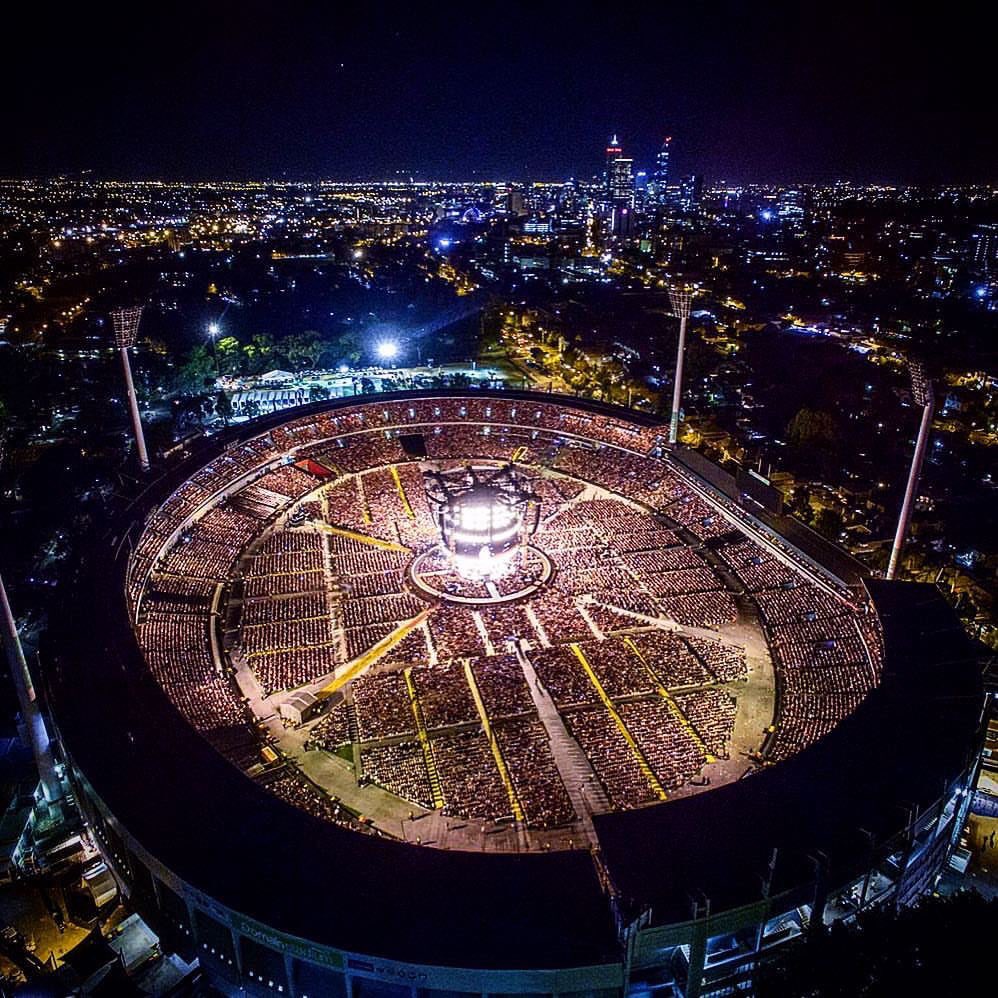 adelewink's tweet image. 2008 / 2017
@adele, you did it