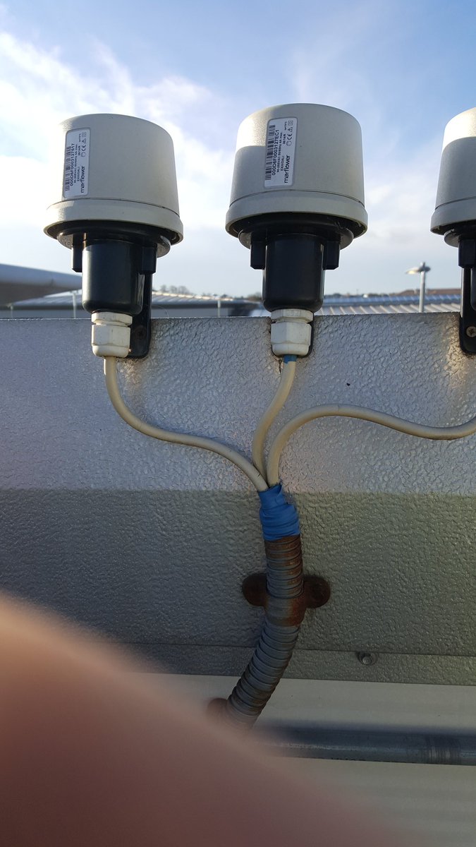 TomCurbis's tweet photo. #OutWithTheOldAndInWithTheNew #Toomeys #CarparkLighting #LedLighting #WirelessSwitching https://t.co/A8zVdUGNUv