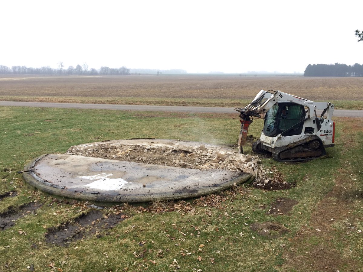 PatrickWOlson's tweet photo. @Hamer_Matthew is pretty good in a Bobcat https://t.co/GourjqrEvo
