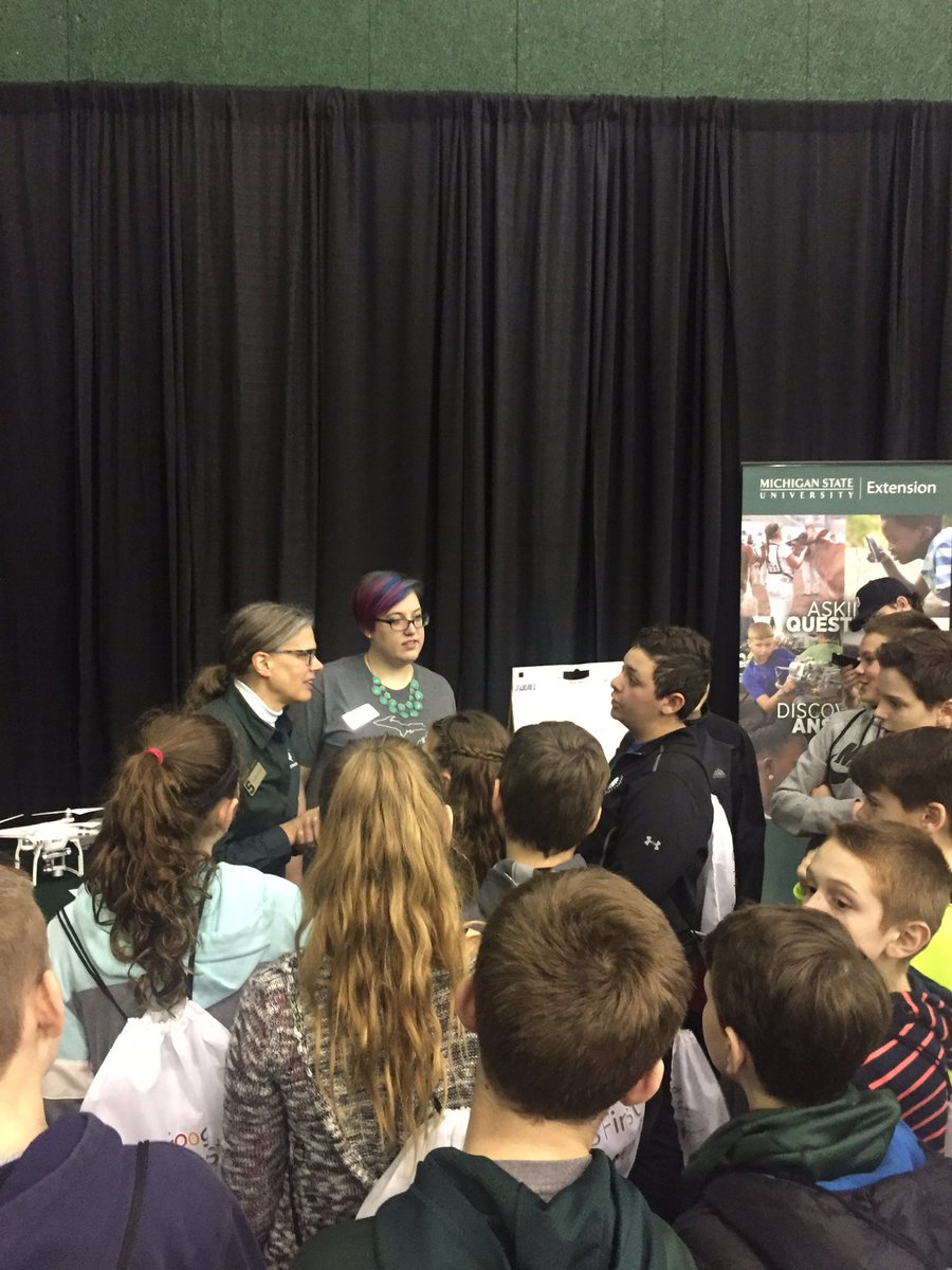 jensen98steph's tweet image. SMS students @ CS First 2nd Annual Event by Michigan Film &amp;amp; Digital Media Office #Coding @RodRock1 @followinglb @mrbobbrazier