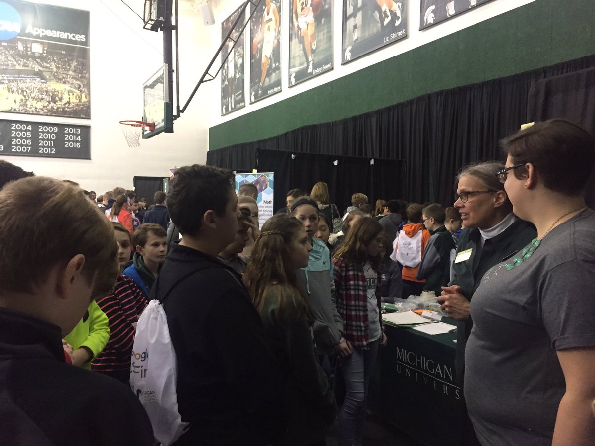 jensen98steph's tweet image. SMS students @ CS First 2nd Annual Event by Michigan Film &amp;amp; Digital Media Office #Coding @RodRock1 @followinglb @mrbobbrazier