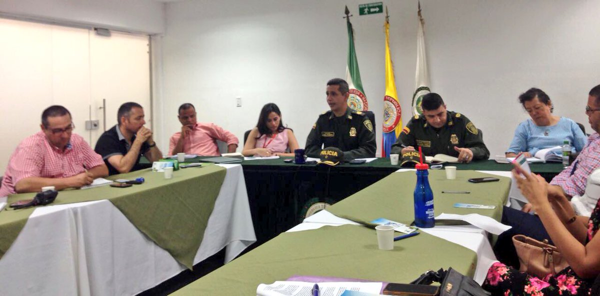PersoneriaVpar's tweet photo. Acompañamos mesa de trabajo para analizar seguridad de líderes e integrantes de organizaciones sindicales en Comando @PoliciaColombia Cesar https://t.co/SAoKPOk0Bh