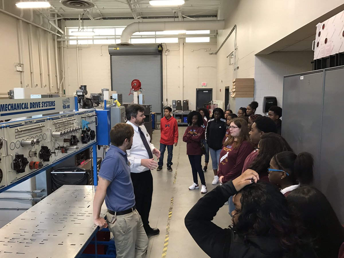 CLB_Dr's tweet photo. Industrial Systems Technology info for SGMS YLiT #YLiT-ME #riseupsgms @MRRVH @willogh @aycook_sgms https://t.co/Q57iFlrCQK