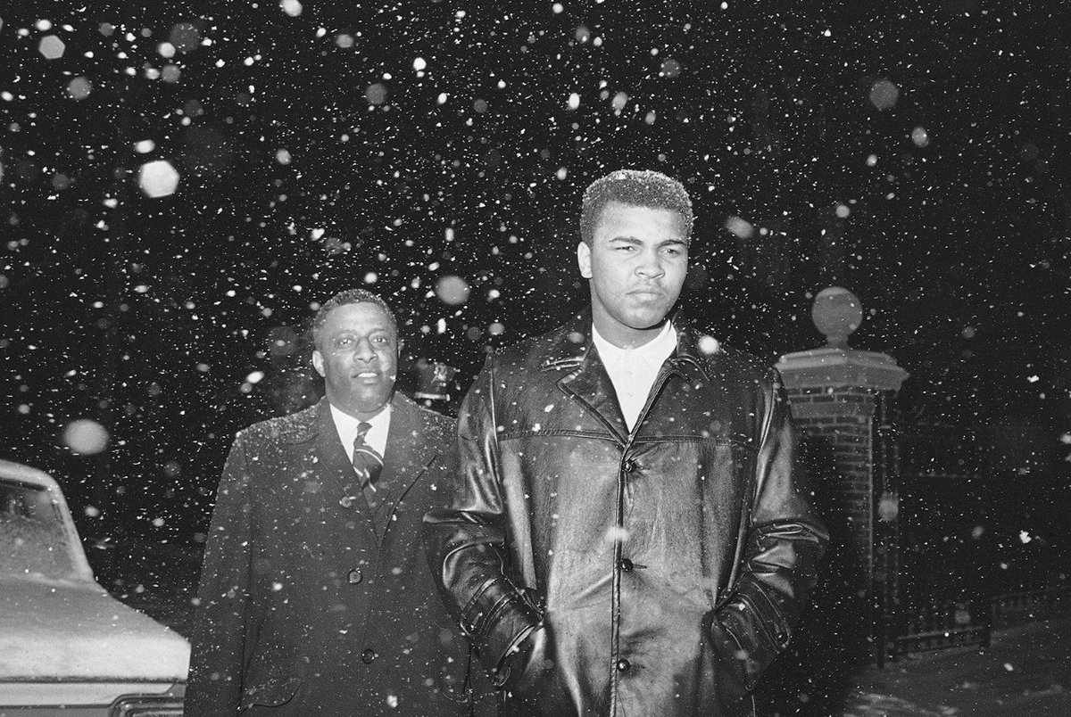 Slate's tweet image. What the officials who detained Muhammad Ali Jr. should know about American values: slate.me/2m2ZUdz