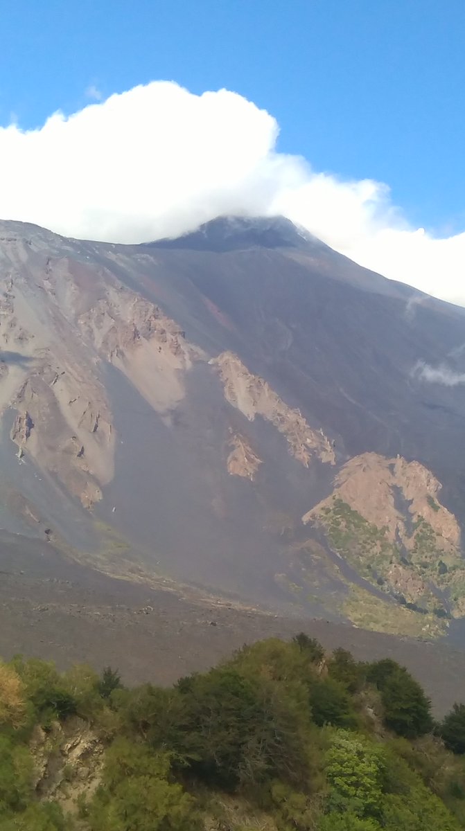 EmmaCollins4's tweet image. Its crazy to think that 4 months ago I took this photo of the quiet southern crater of Mt Etna, as of last night, it is no longer quiet.