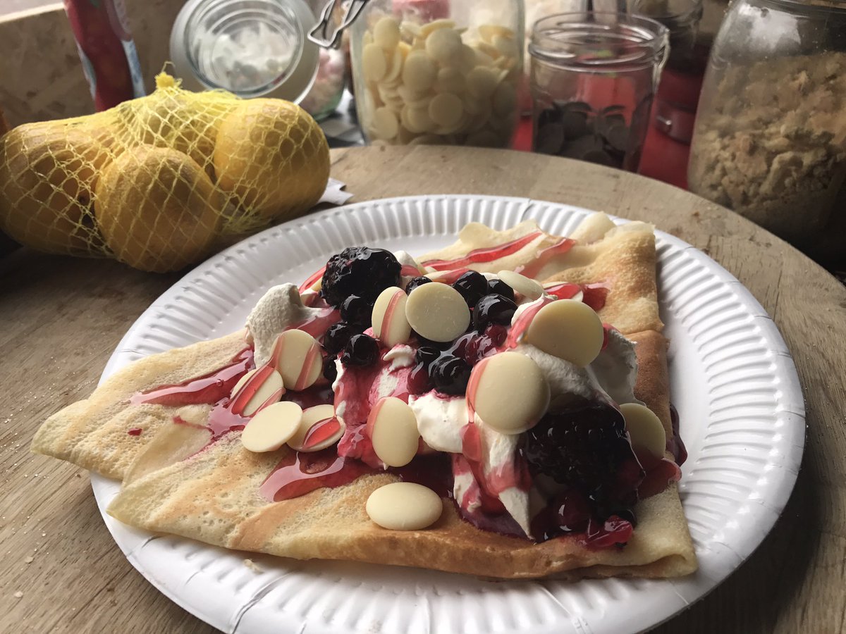 thepancakepro's tweet photo. Who wants one? #rockyroad #etonmess #pancake #shrovetuesday https://t.co/qXBEncmqPe