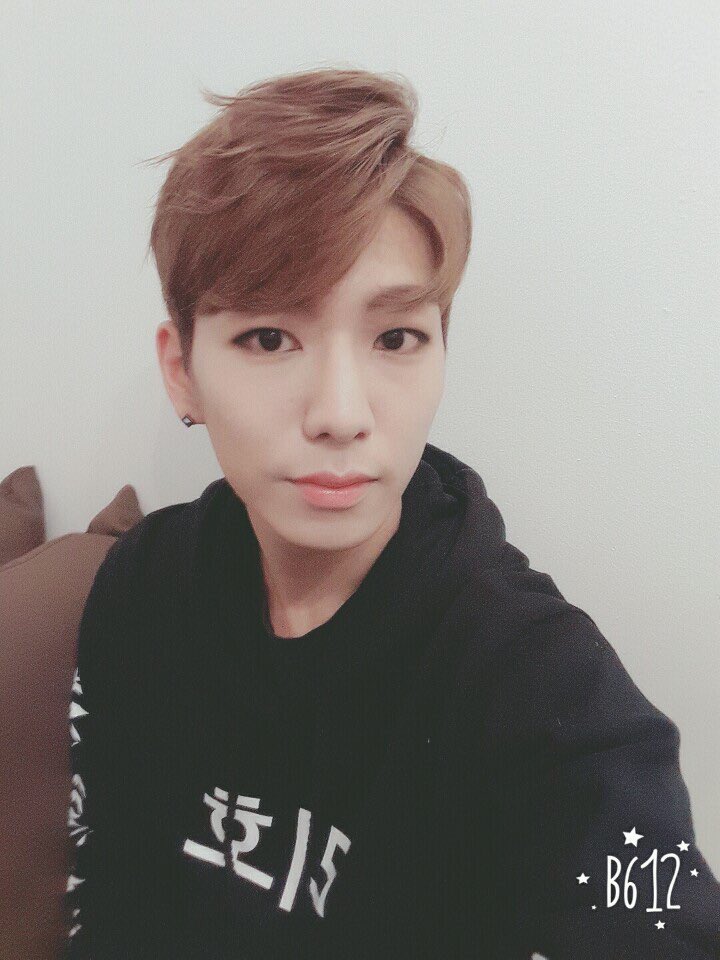 Miki_BunnyS's tweet image. Olha esse Riho que coisa mais LINDA 😍
#HappyRihoDay