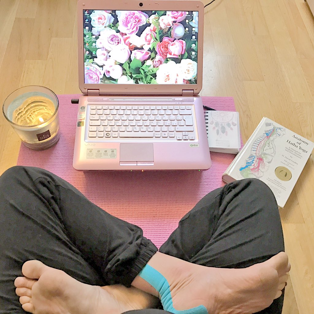 Sara_Yogirunner's tweet photo. Writing my first article... Yoga&Running 🏃🏻🏃🏼♀️ #journalism #culture #yogirunner #yoga #gazzettadellosport #liveboom #zerolimits https://t.co/JWA6r1GZrE