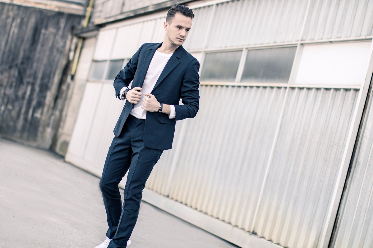 henribalit's tweet photo. Introducing the new #HMSTUDIO #ss17 collection. Love a casual suit . #infashionity #menswear @hmsuisse @hmschweiz @hmsvizzera https://t.co/CvrLJX4eyE