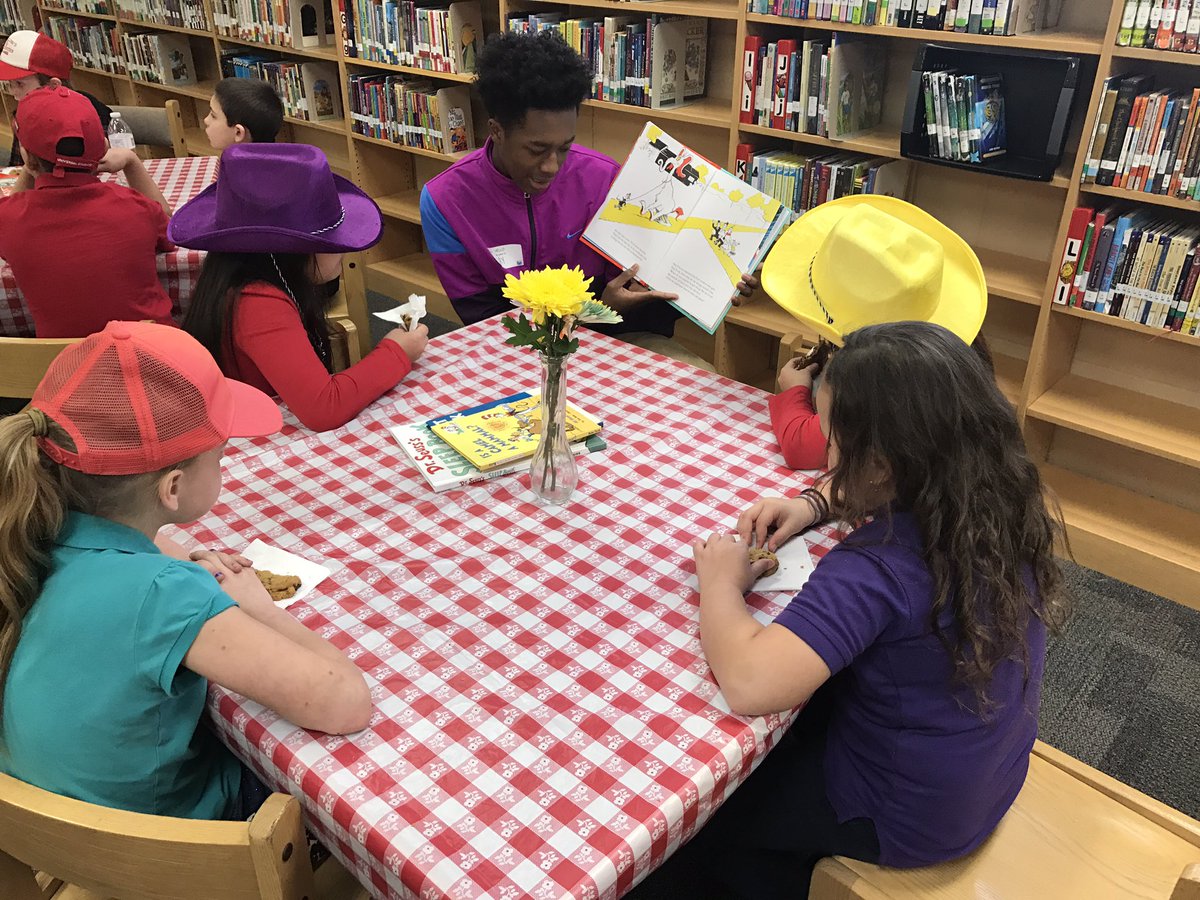 driskell_annie's tweet photo. Thank you @PantherNation_1 for reading to our students! #drseusscafe #ReadAcrossAmerica https://t.co/cNZ0VpaurD